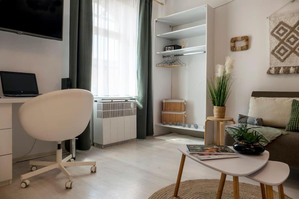 Edna Studio With Balcony Βουδαπέστη Εξωτερικό φωτογραφία